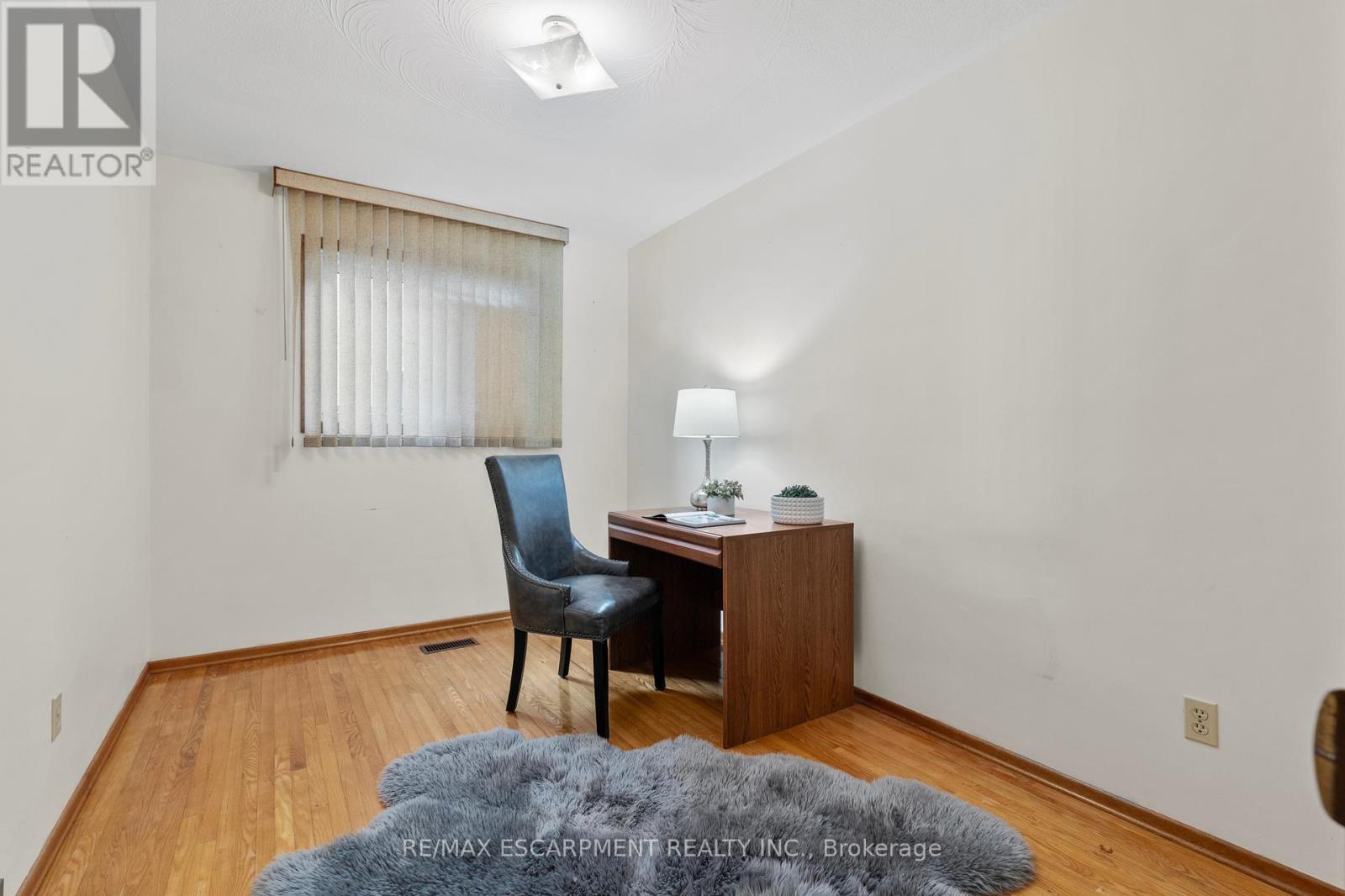48 Village Drive, Hamilton, Ontario  L8E 3N1 - Photo 22 - X12460673