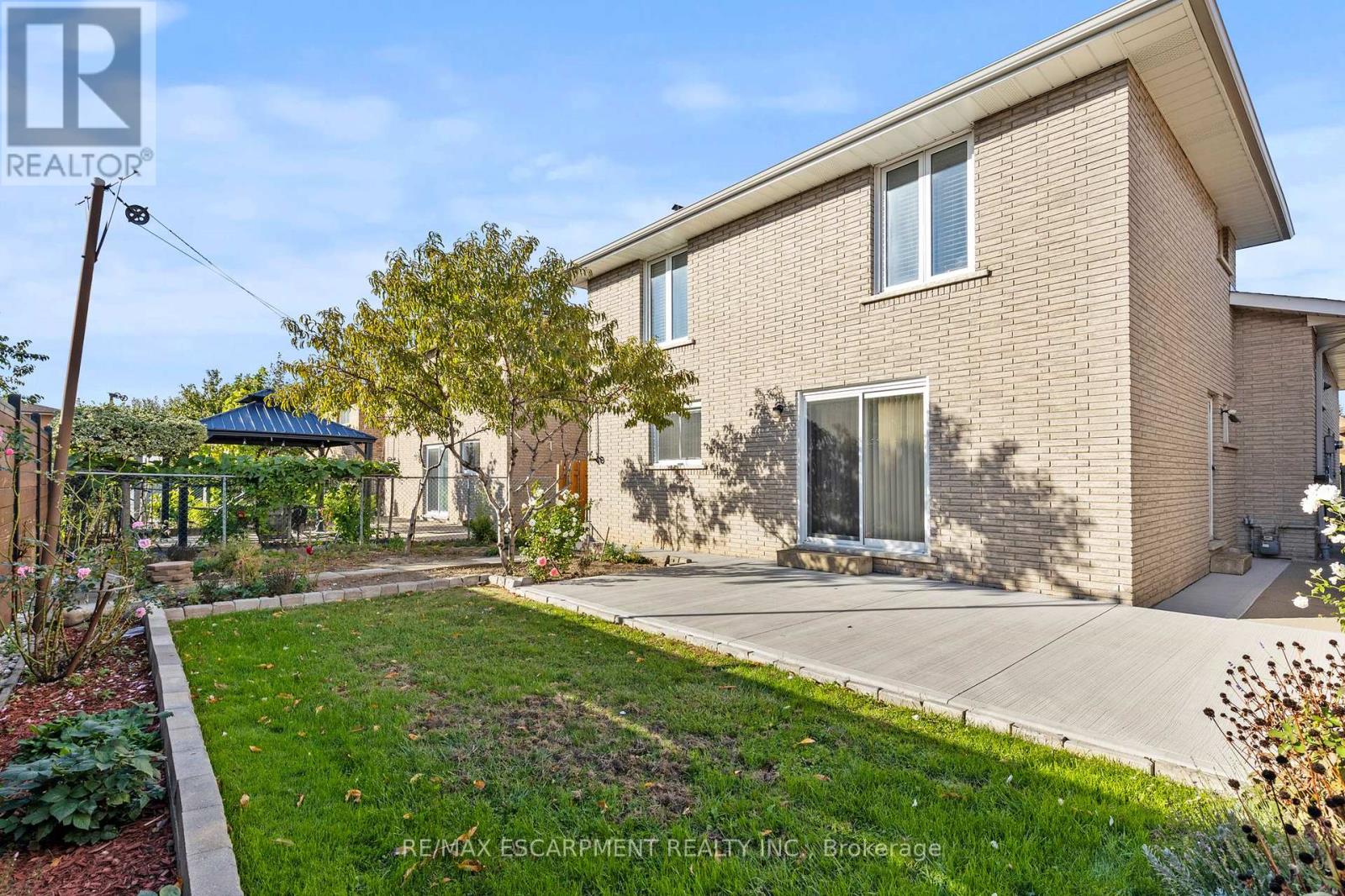 48 Village Drive, Hamilton, Ontario  L8E 3N1 - Photo 28 - X12460673