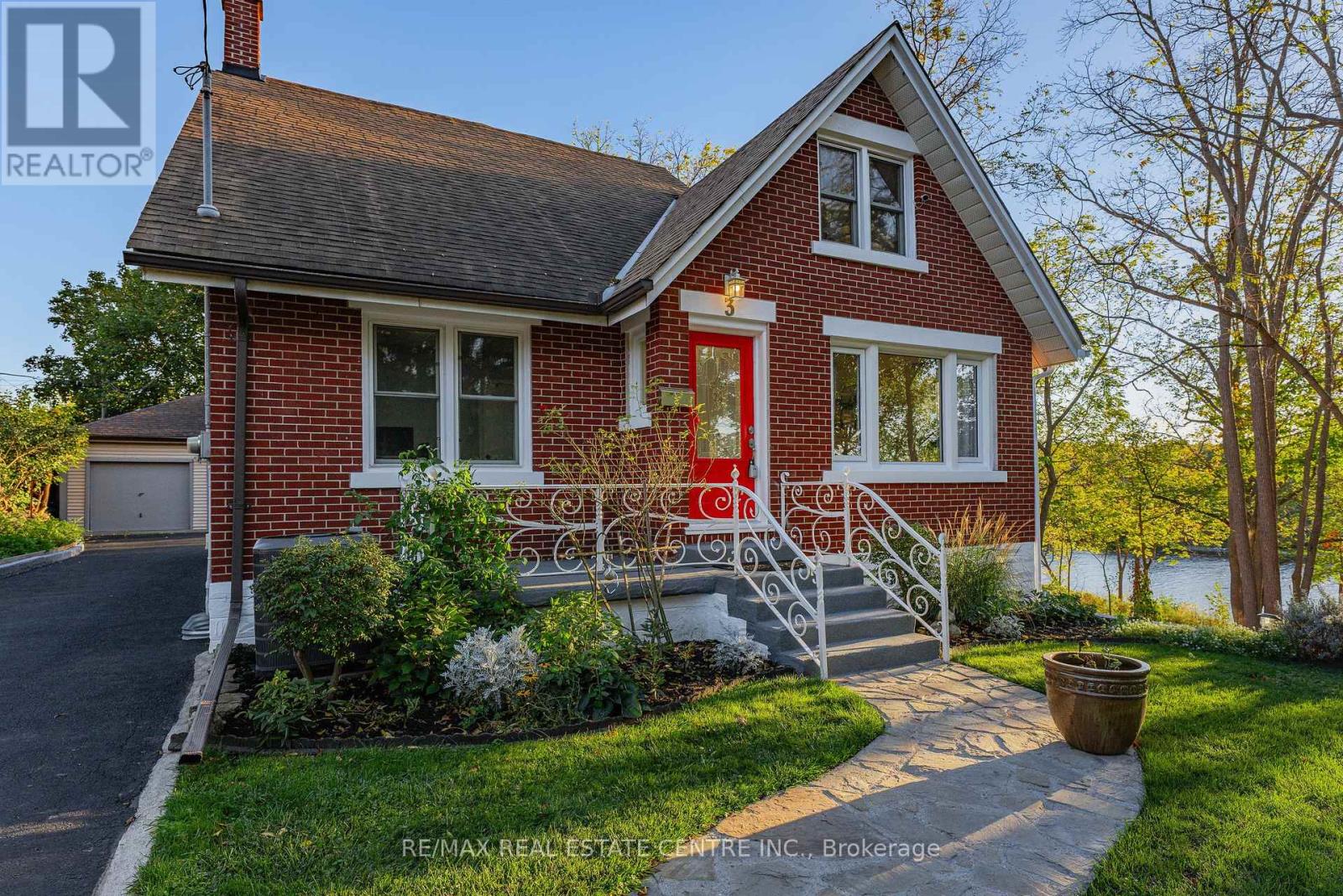 3 Augusta Street, Cambridge, Ontario  N1R 1G2 - Photo 3 - X12460724