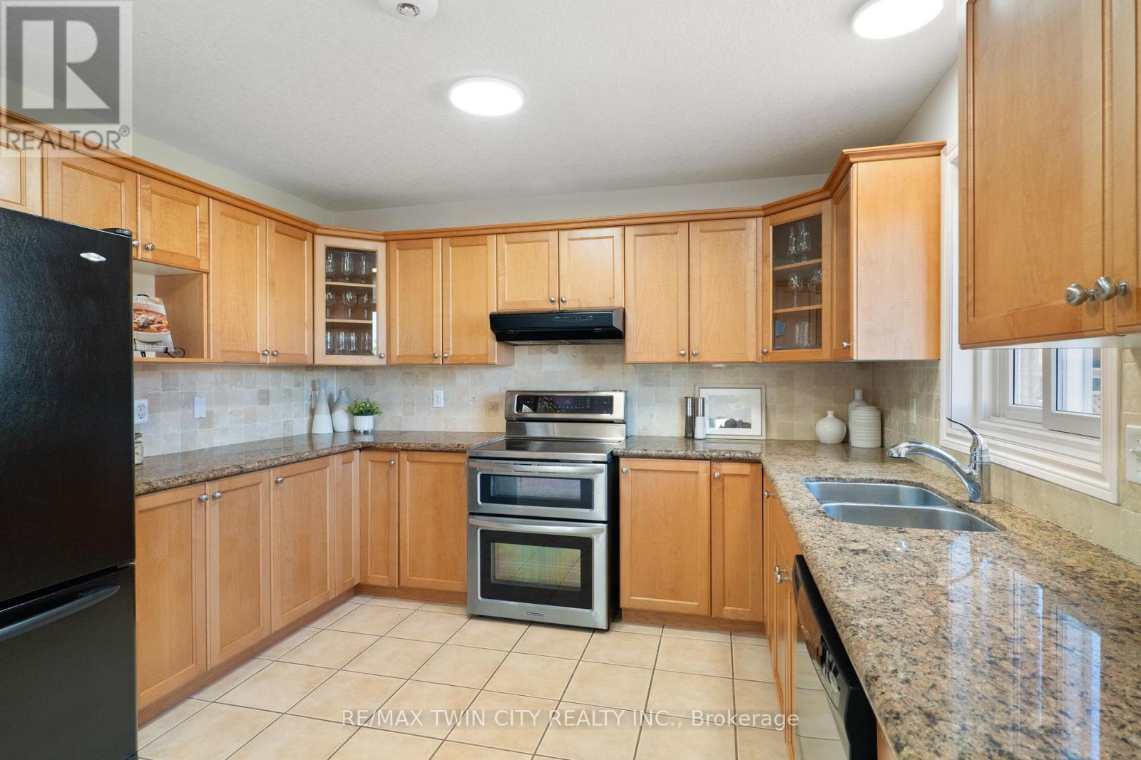 176 Pine Valley Drive, Kitchener, Ontario  N2P 2V8 - Photo 14 - X12460734