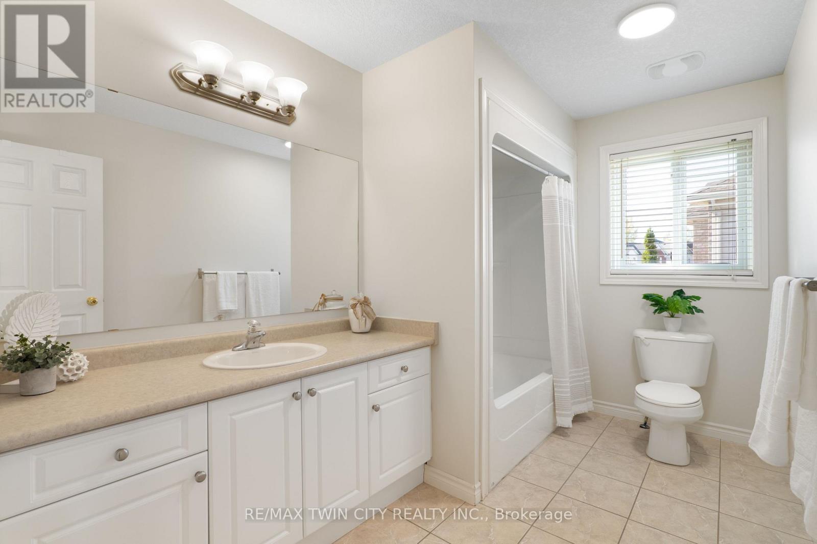 176 Pine Valley Drive, Kitchener, Ontario  N2P 2V8 - Photo 27 - X12460734