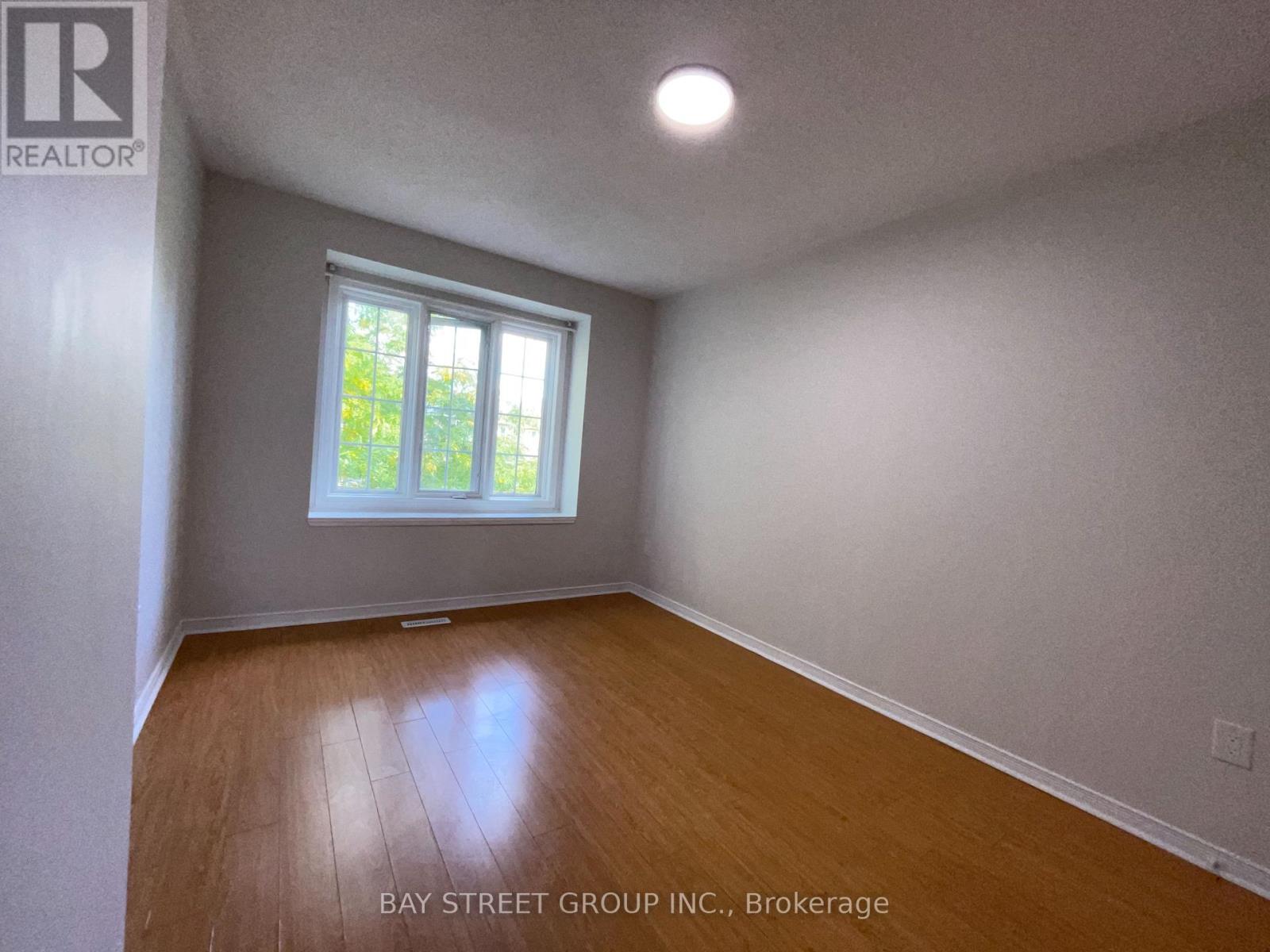 4404 Vallence Drive, Burlington, Ontario  L7L 6J7 - Photo 14 - W12430204