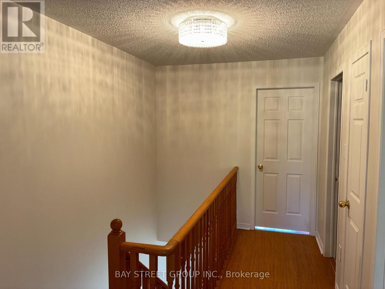 4404 Vallence Drive, Burlington, Ontario  L7L 6J7 - Photo 11 - W12430204