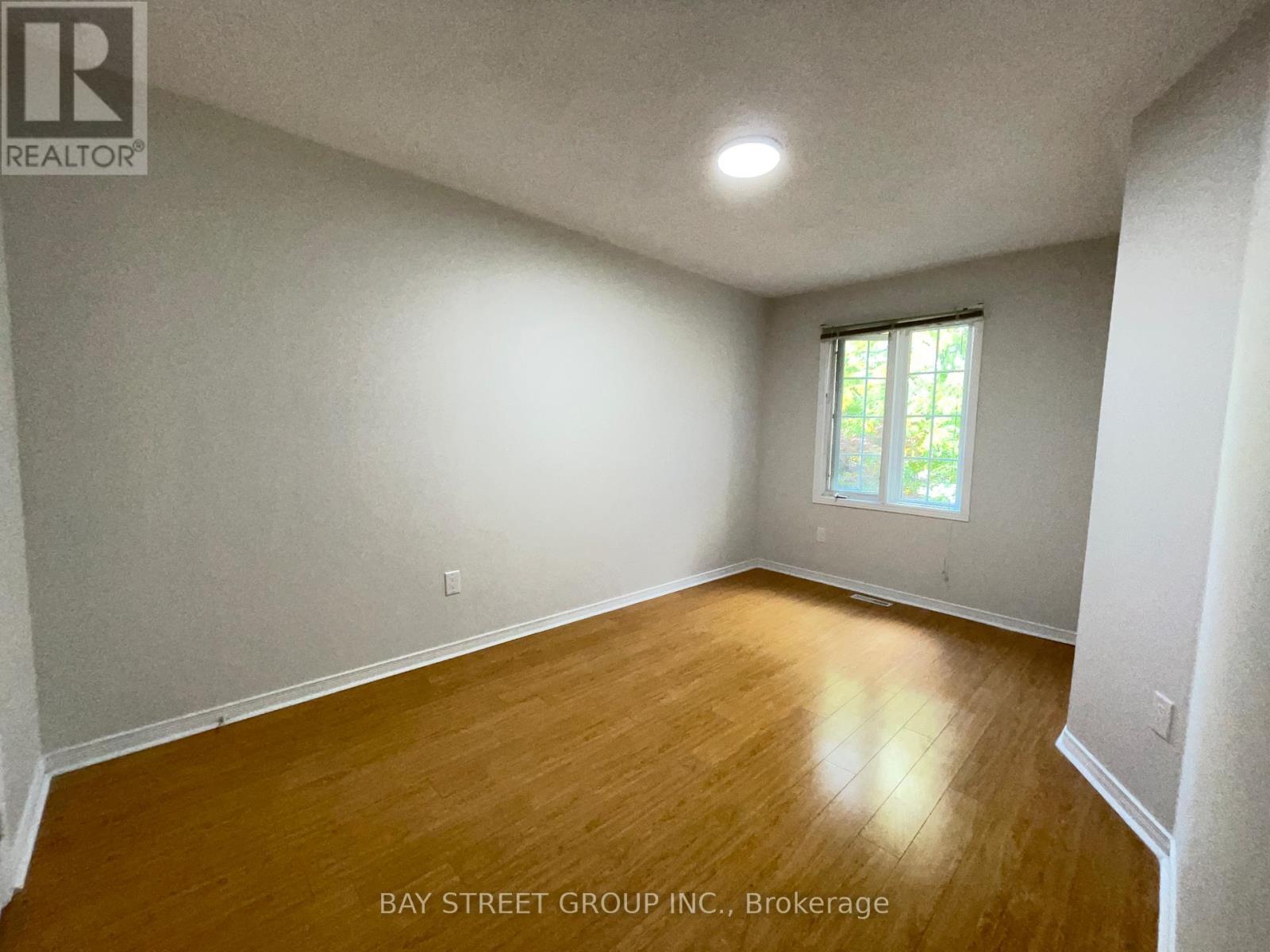 4404 Vallence Drive, Burlington, Ontario  L7L 6J7 - Photo 16 - W12430204