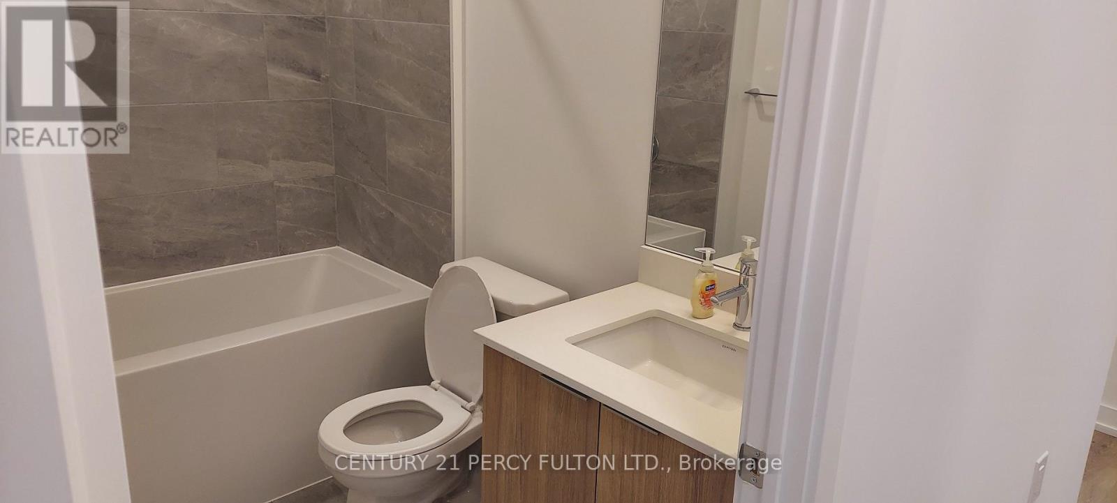 501 - 395 Square One Drive, Mississauga, Ontario  L5B 0P6 - Photo 5 - W12460311