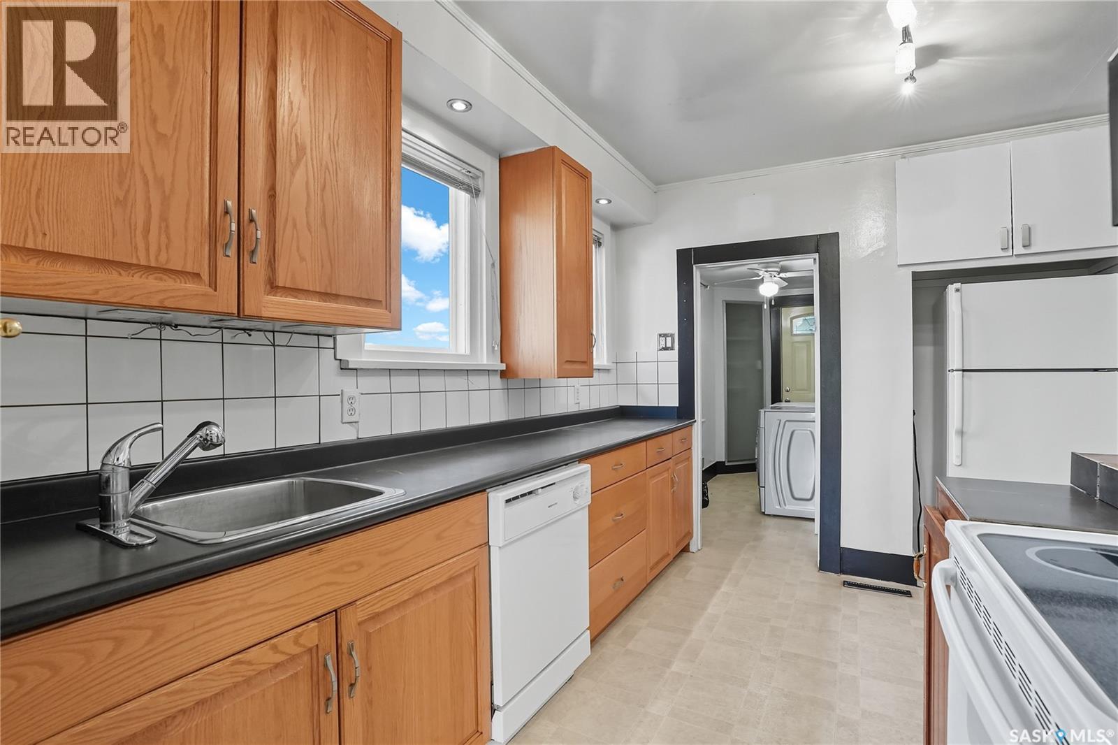 912 5th Avenue N, Saskatoon, Saskatchewan  S7K 2S1 - Photo 11 - SK020741