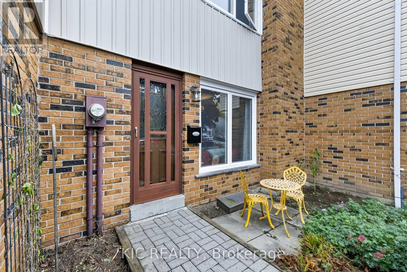 1795 Listowell Crescent, Pickering, Ontario  L1V 2Y2 - Photo 3 - E12460893