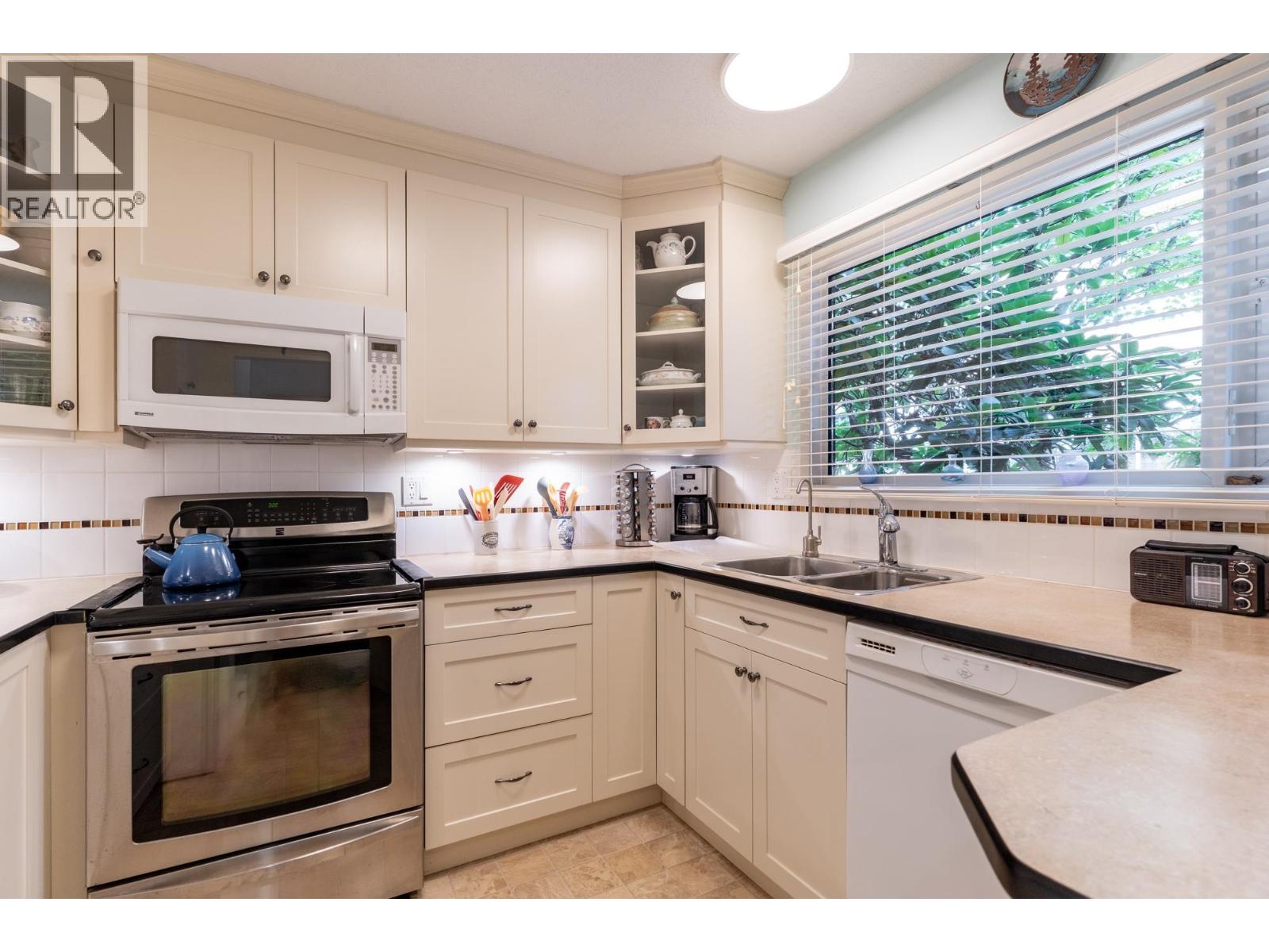 3029 Carina Place, Burnaby, British Columbia  V3J 1B4 - Photo 6 - R3057914