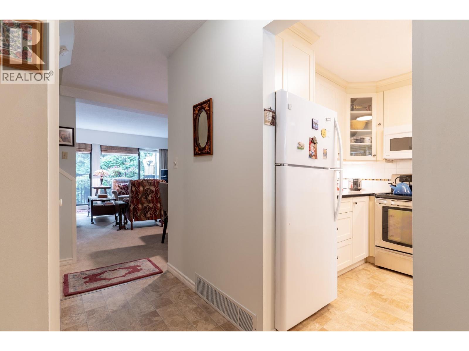 3029 Carina Place, Burnaby, British Columbia  V3J 1B4 - Photo 5 - R3057914
