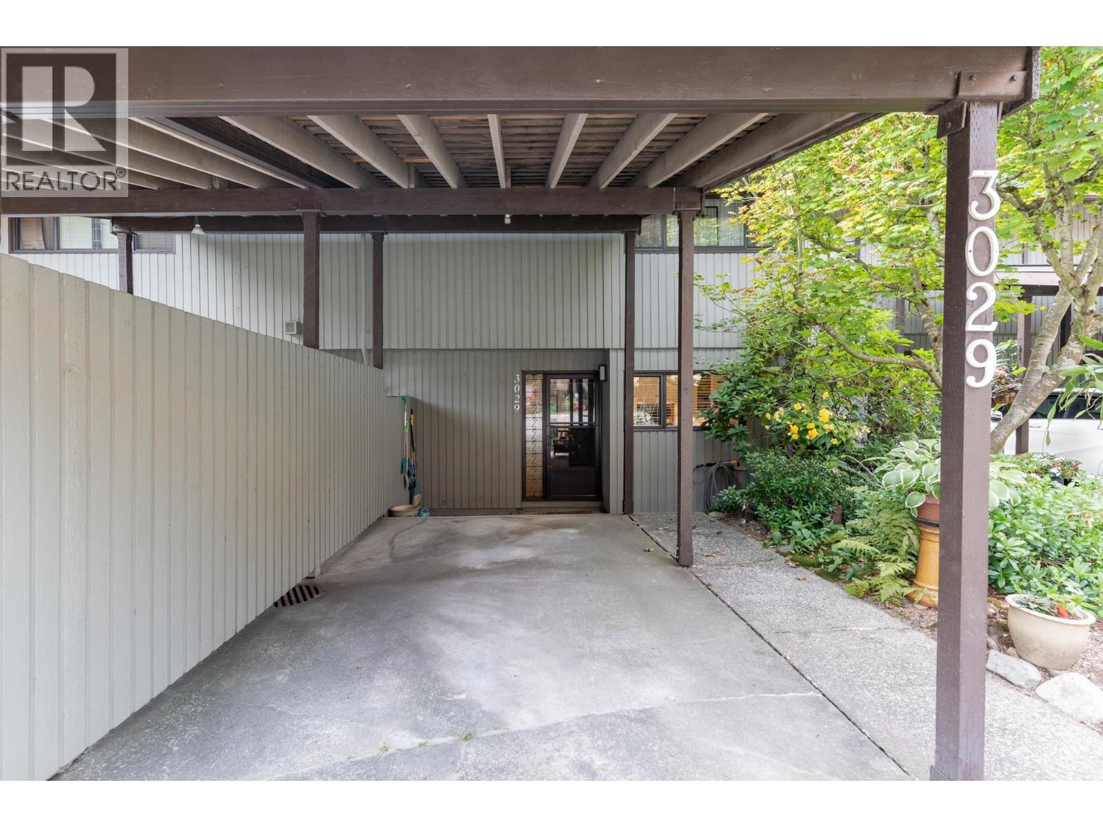 3029 Carina Place, Burnaby, British Columbia  V3J 1B4 - Photo 3 - R3057914