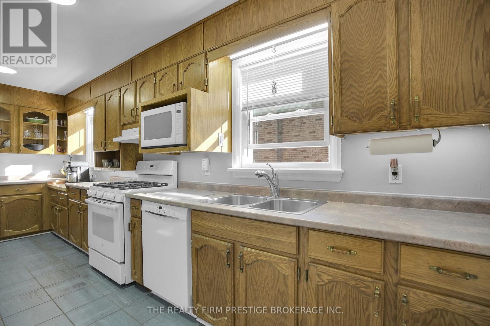 1863 Park Avenue, London East, Ontario  N5W 2J7 - Photo 12 - X12460912