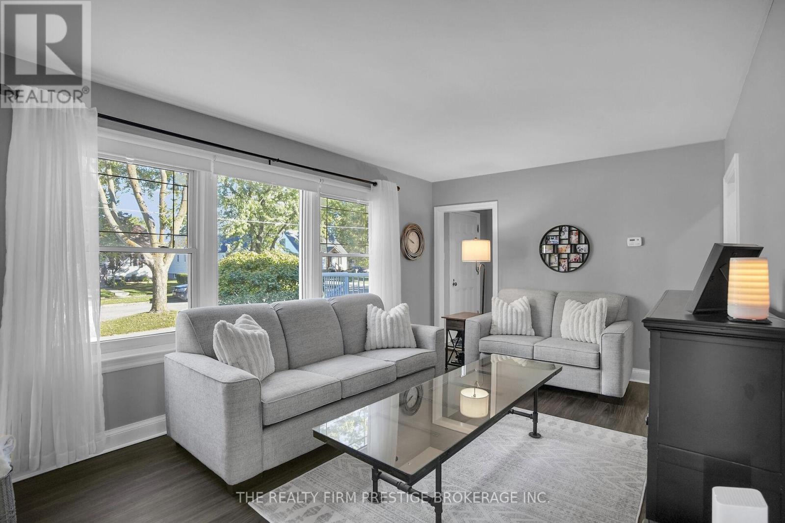 1863 Park Avenue, London East, Ontario  N5W 2J7 - Photo 5 - X12460912