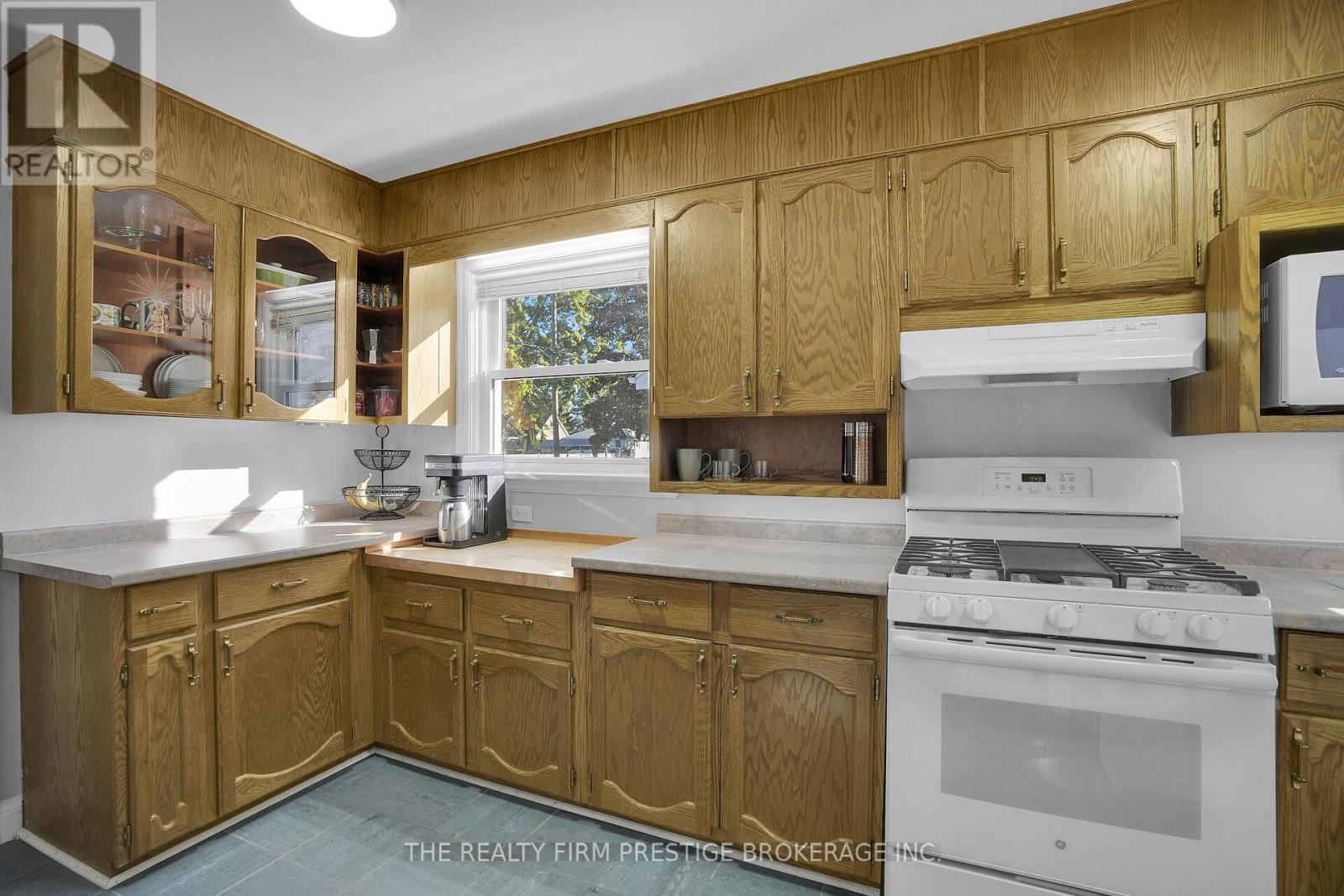 1863 Park Avenue, London East, Ontario  N5W 2J7 - Photo 8 - X12460912