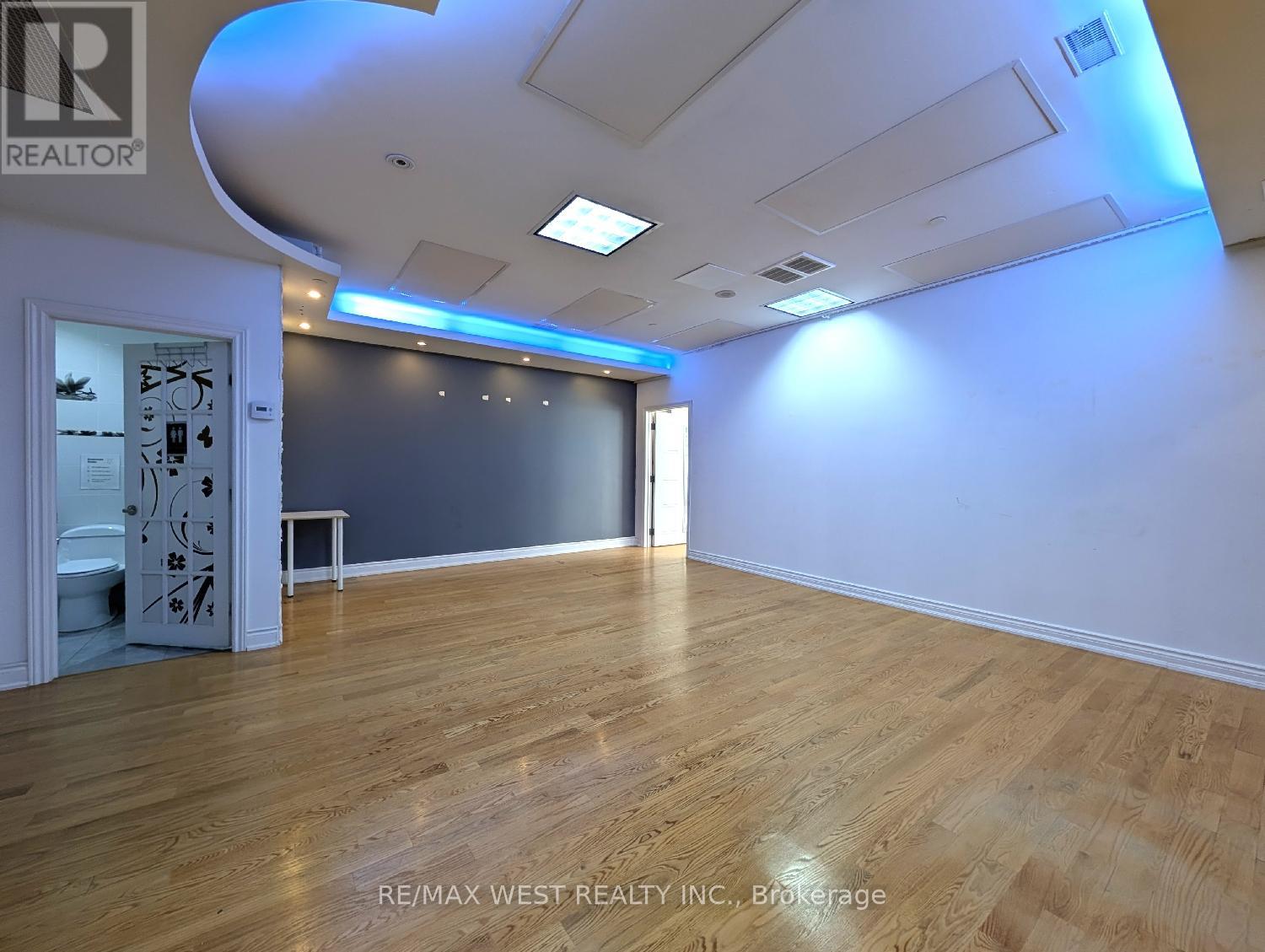 413 Keele Street, Toronto, Ontario  M6P 2K9 - Photo 11 - W12411230