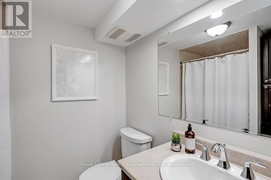 1225 Old Post Drive, Oakville, Ontario  L6M 1A5 - Photo 43 - W12460833