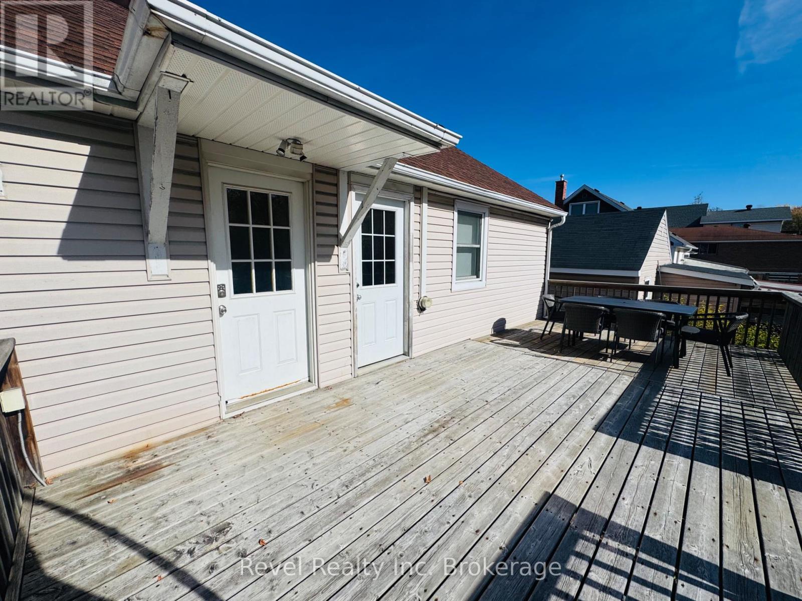 2131 Pearson Street, North Bay, Ontario  P1B 6V2 - Photo 2 - X12460840