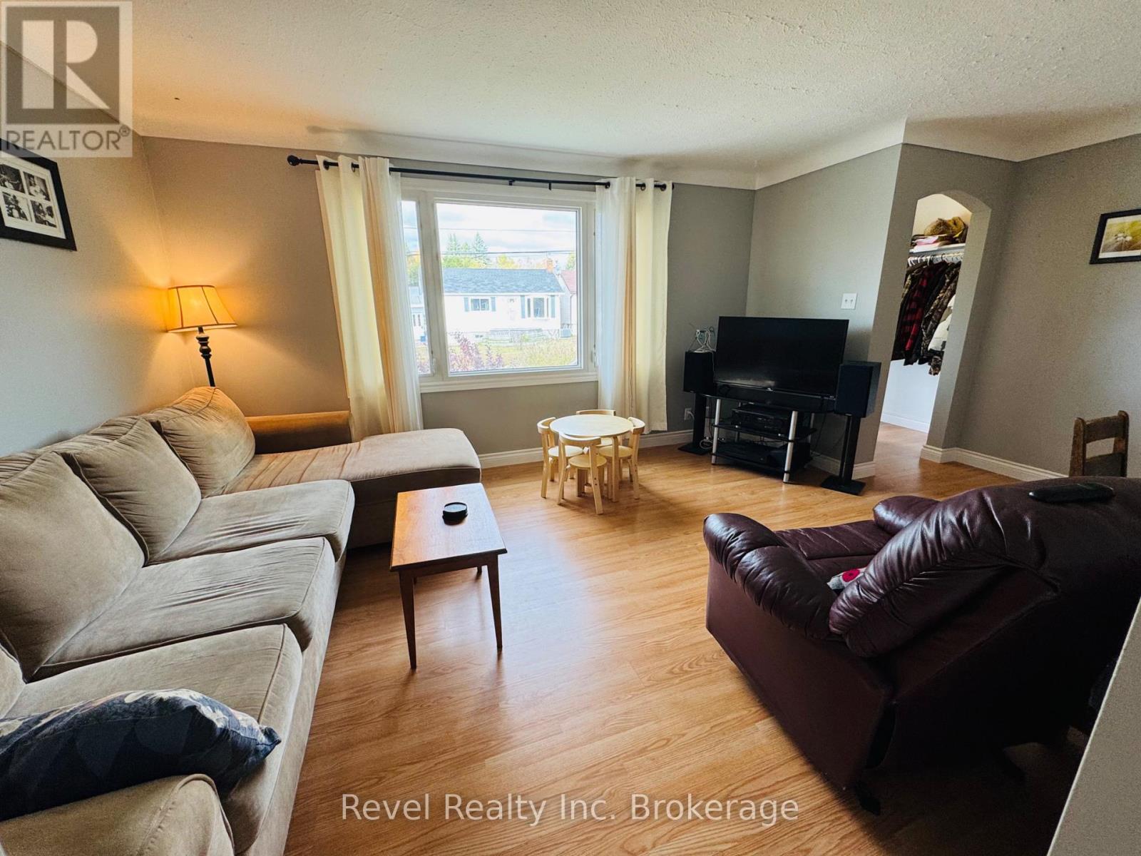 2131 Pearson Street, North Bay, Ontario  P1B 6V2 - Photo 7 - X12460840