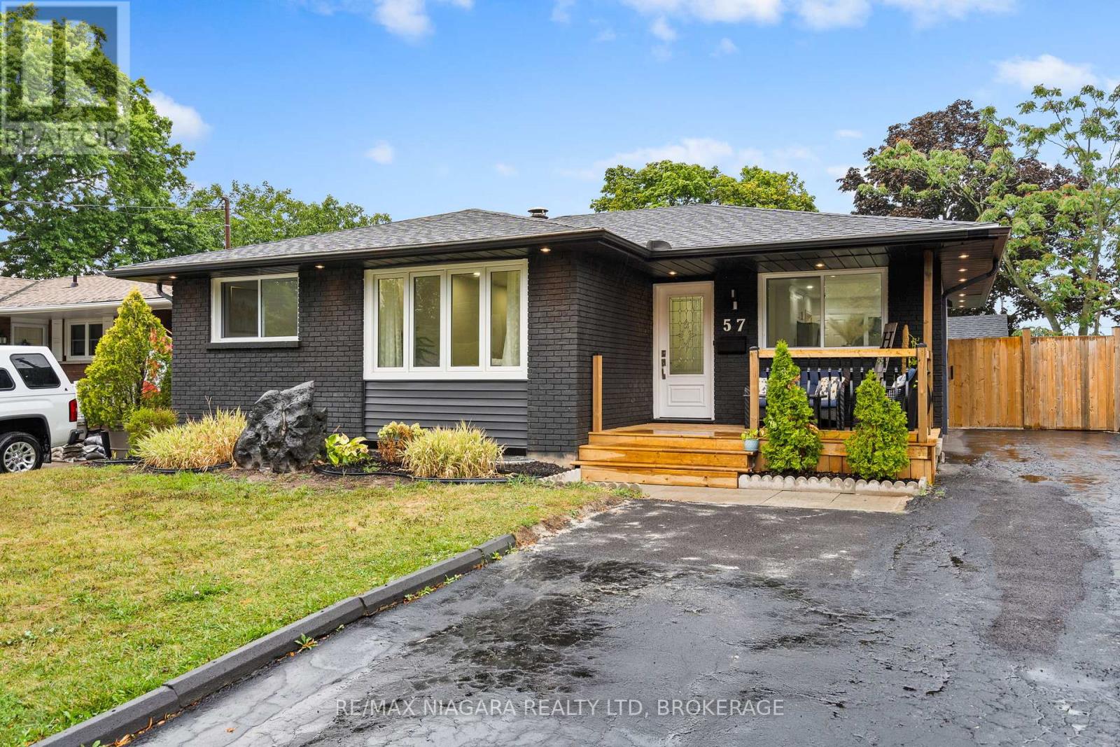 57 Woodrow Street, St. Catharines (Secord Woods), Ontario  L2P 2A4 - Photo 4 - X12460892