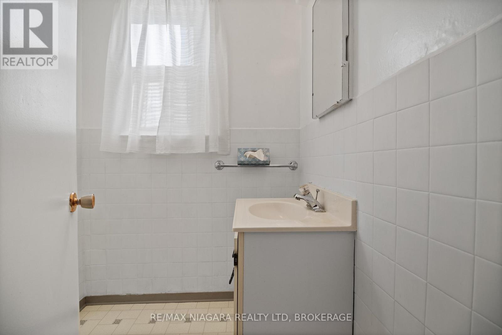 613 Queenston Road, Niagara-On-The-Lake, Ontario L0S 1J0 - Photo 17 - X12460907