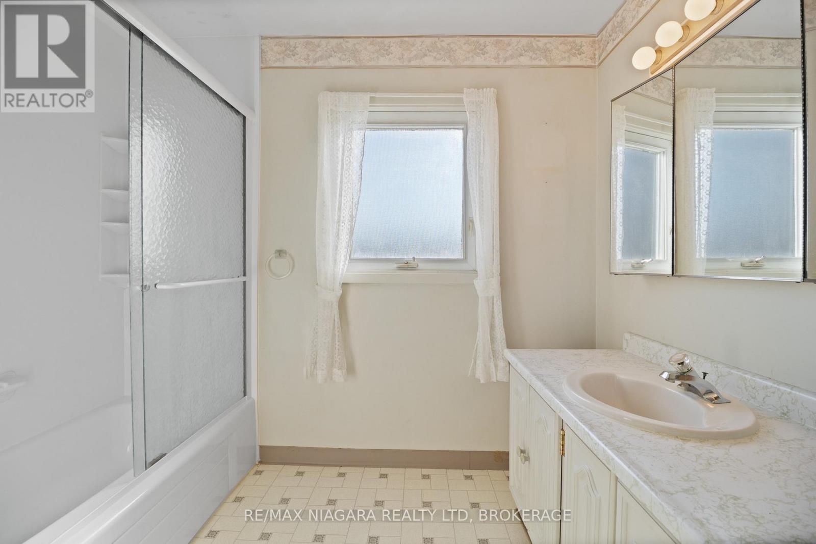 613 Queenston Road, Niagara-On-The-Lake, Ontario L0S 1J0 - Photo 27 - X12460907