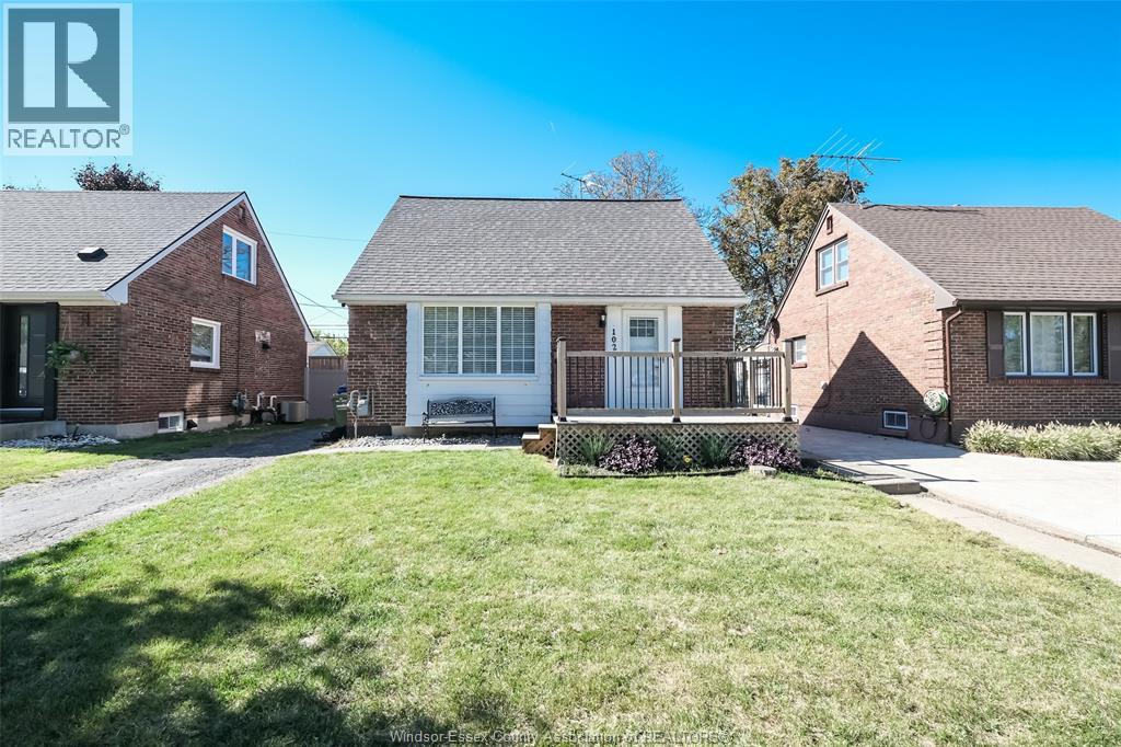 MLS# 25026044: 1029 VILLAIRE AVENUE, Windsor, Canada