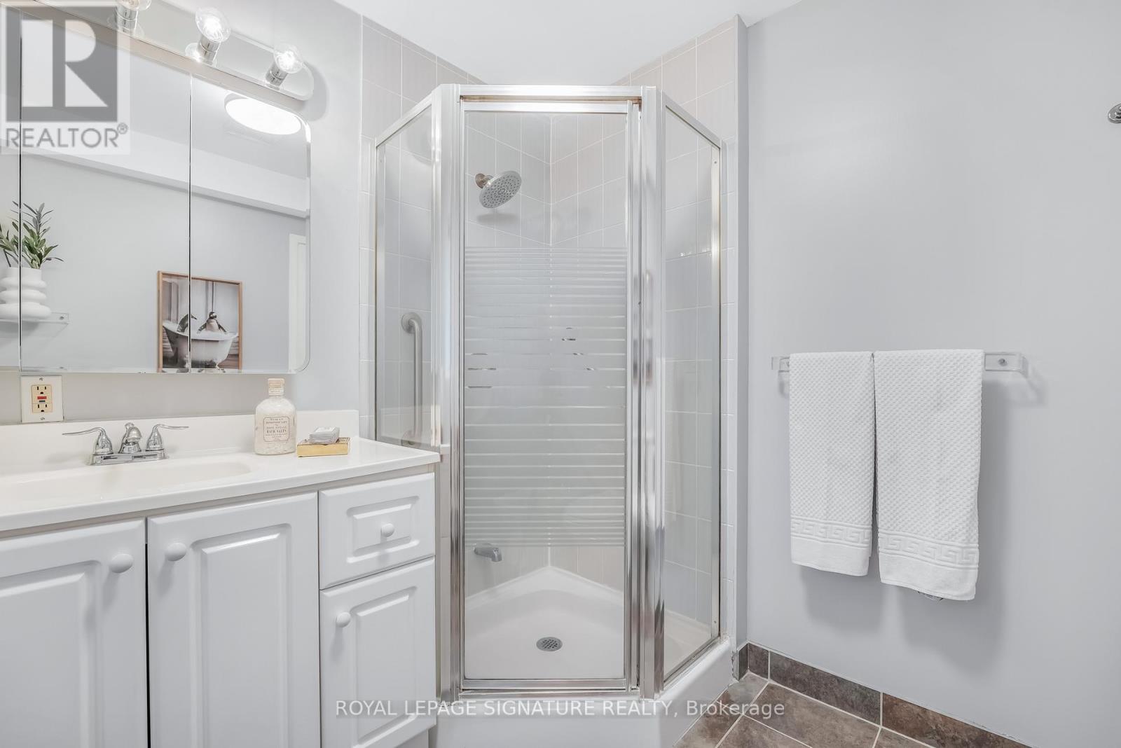 16 Revcoe Drive, Toronto, Ontario  M2M 2B8 - Photo 21 - C12460789
