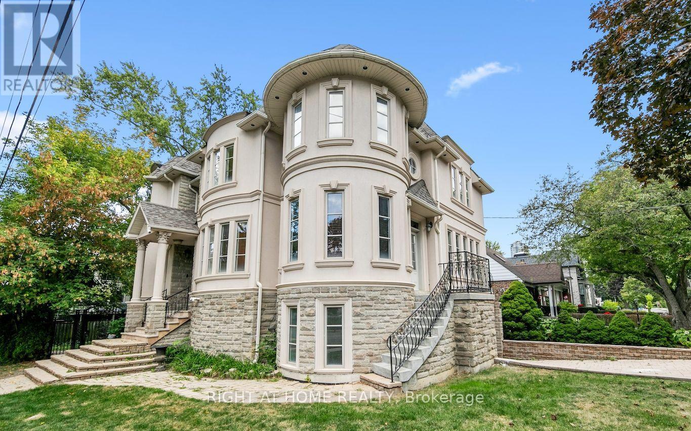 125 KINGSDALE AVENUE, Toronto, Ontario