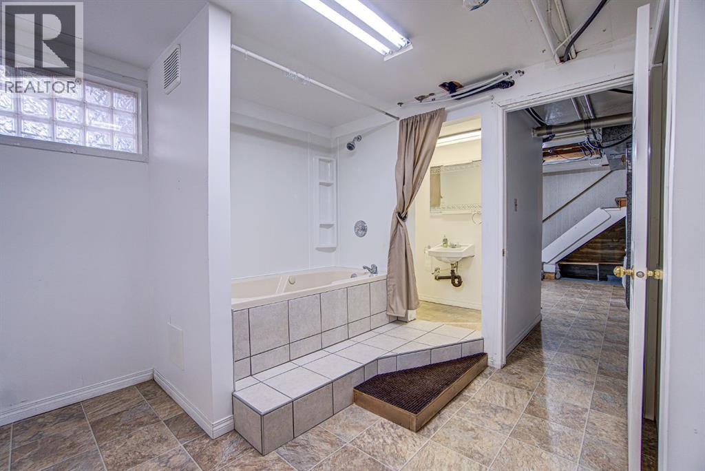 4705 3 Street W, Claresholm, Alberta  T0L 0T0 - Photo 32 - A2261069