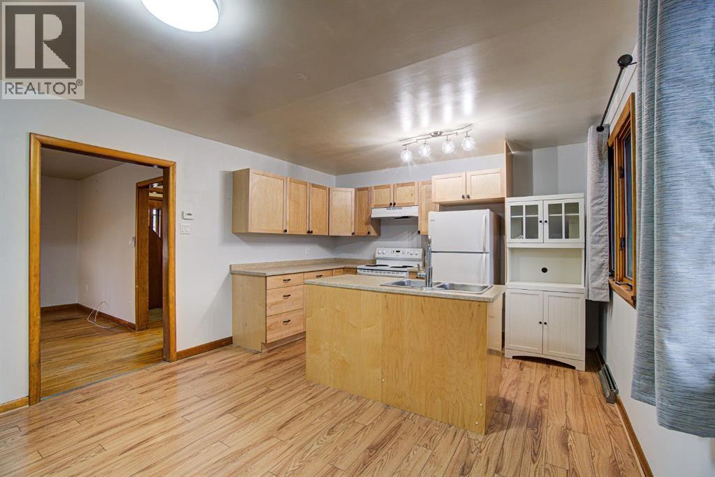 4705 3 Street W, Claresholm, Alberta  T0L 0T0 - Photo 11 - A2261069