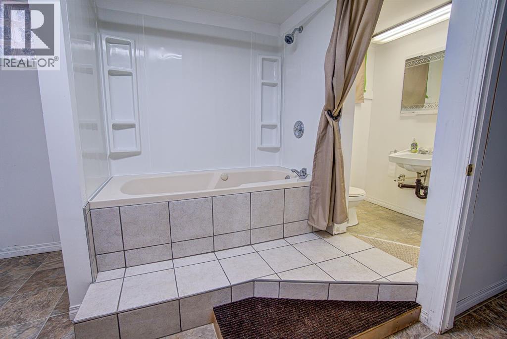 4705 3 Street W, Claresholm, Alberta  T0L 0T0 - Photo 33 - A2261069