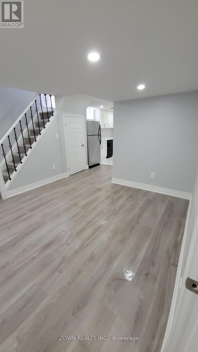1668 Portland Court, Pickering, Ontario  L1V 5L4 - Photo 4 - E12460752