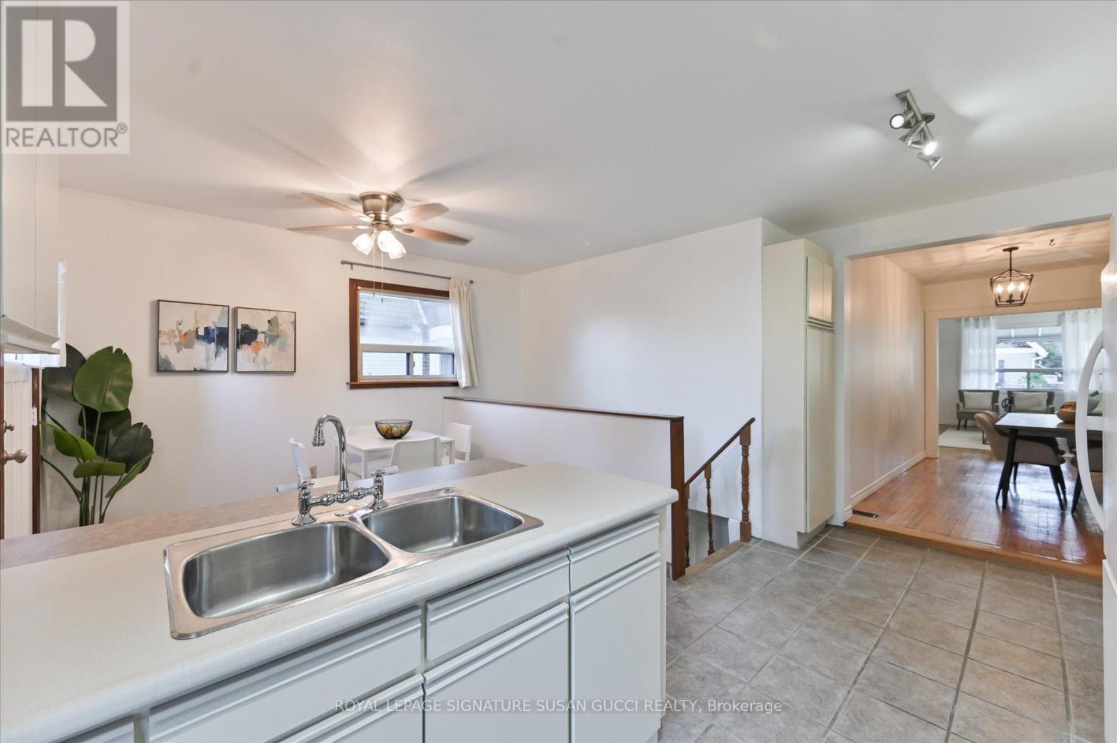 82 Barker Avenue, Toronto, Ontario  M4C 2N6 - Photo 12 - E12460767