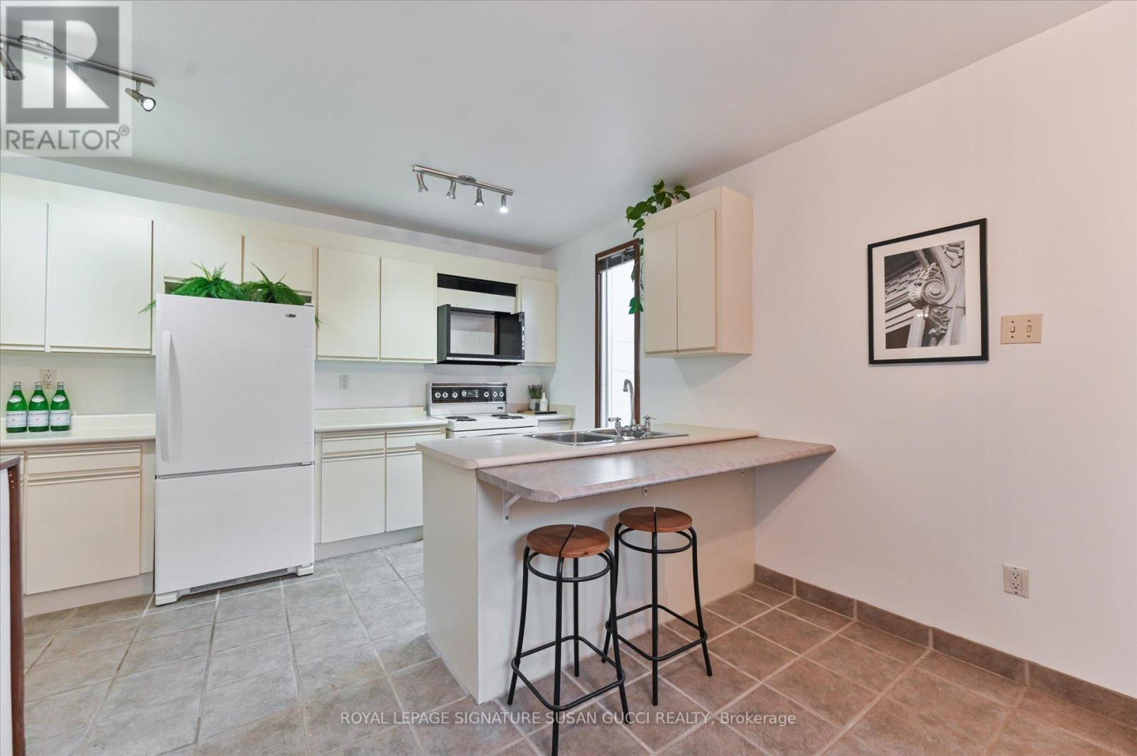 82 Barker Avenue, Toronto, Ontario  M4C 2N6 - Photo 14 - E12460767