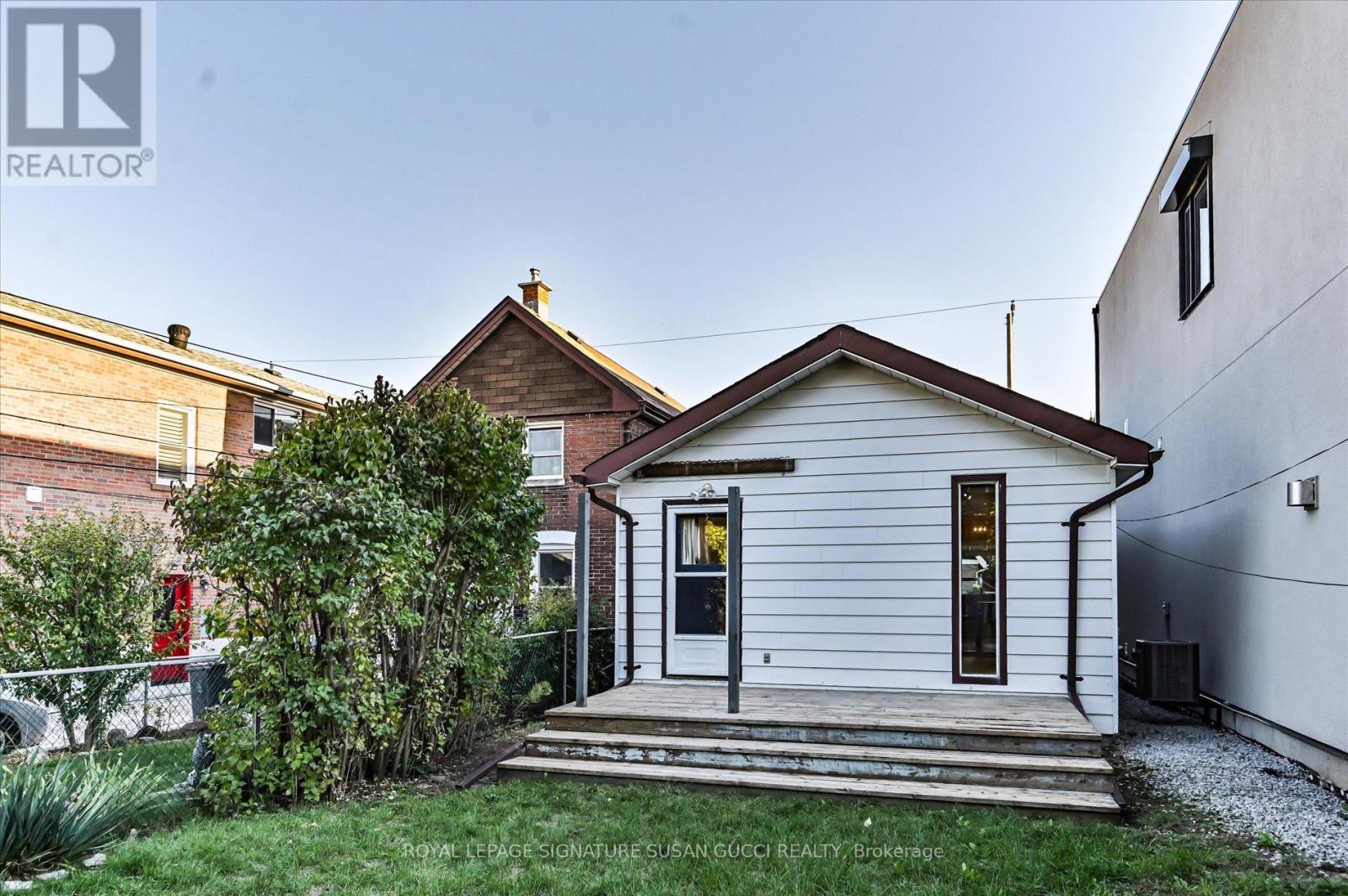82 Barker Avenue, Toronto, Ontario  M4C 2N6 - Photo 29 - E12460767