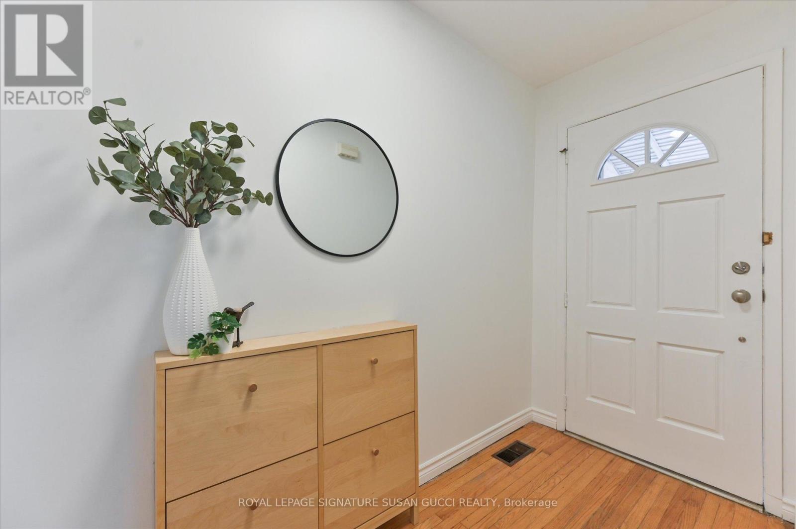 82 Barker Avenue, Toronto, Ontario  M4C 2N6 - Photo 3 - E12460767