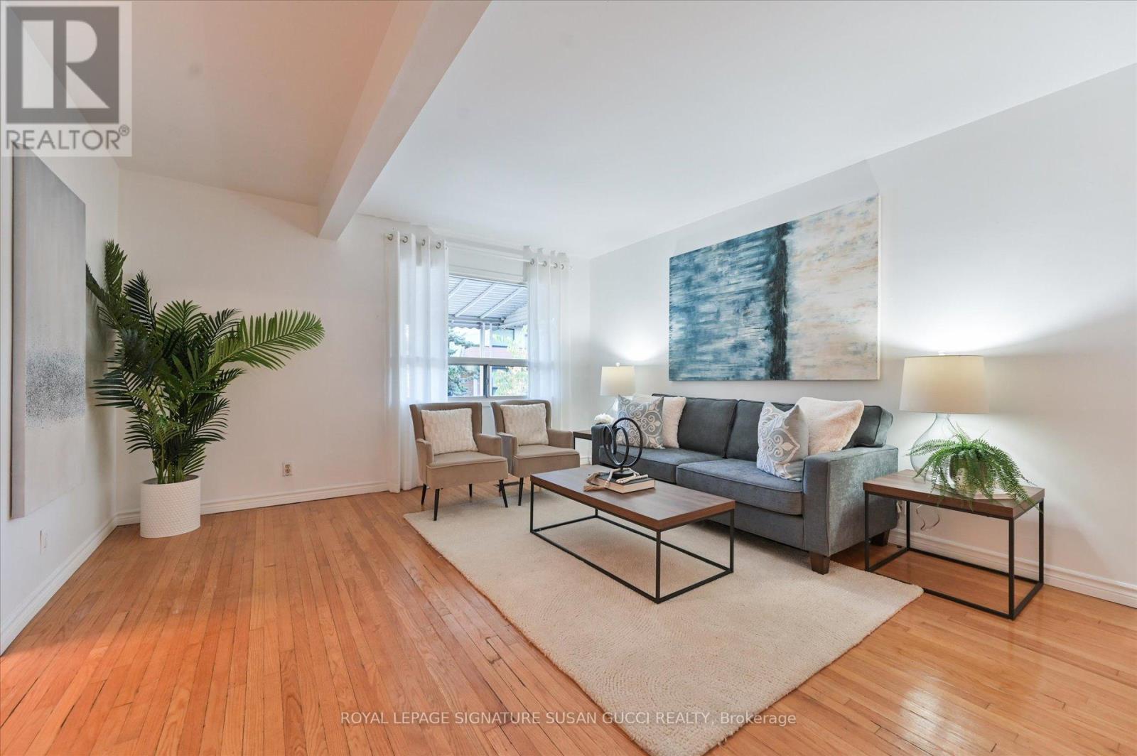 82 Barker Avenue, Toronto, Ontario  M4C 2N6 - Photo 5 - E12460767
