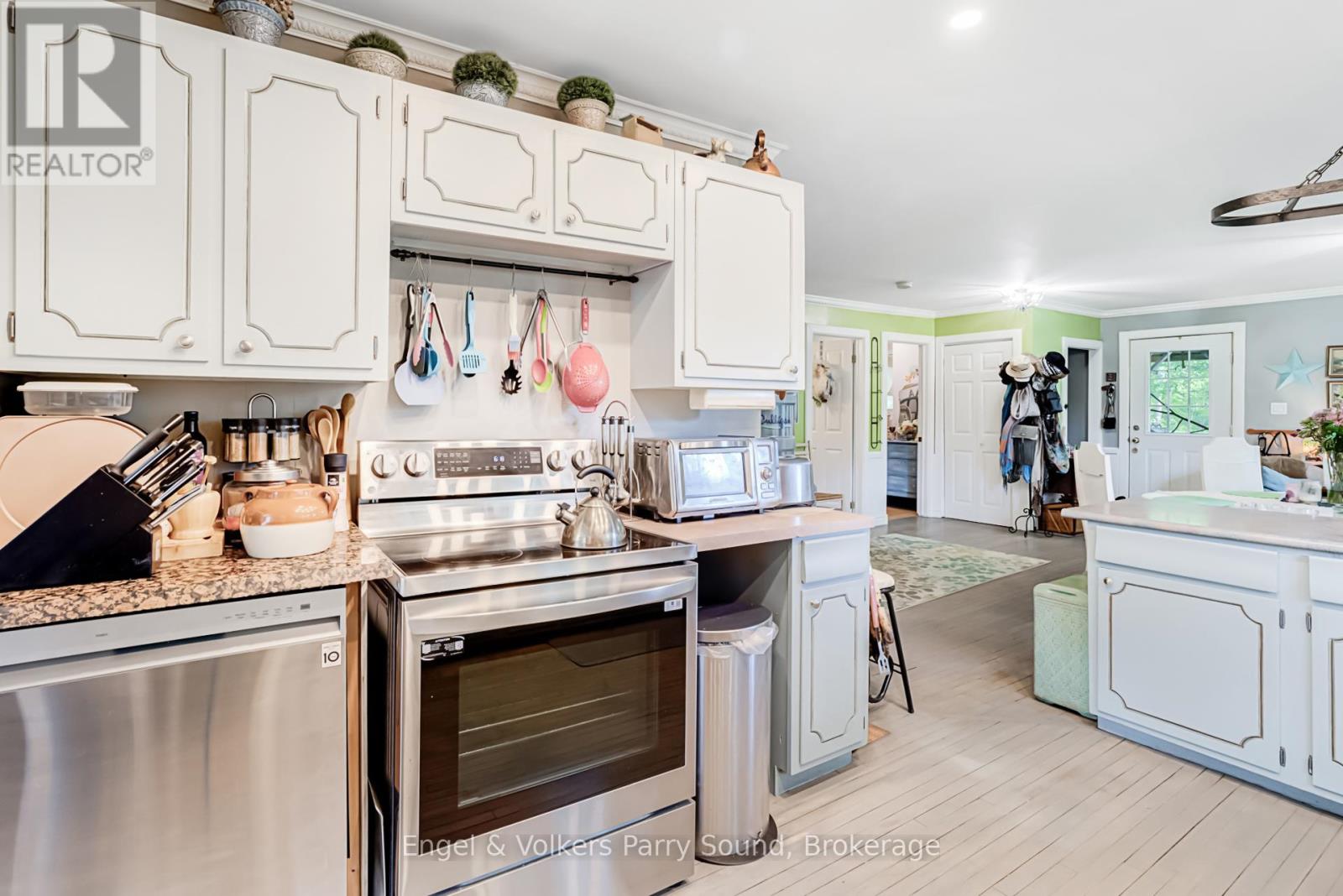 34 Gordon Point Road, Magnetawan, Ontario  P0A 1P0 - Photo 8 - X12460861