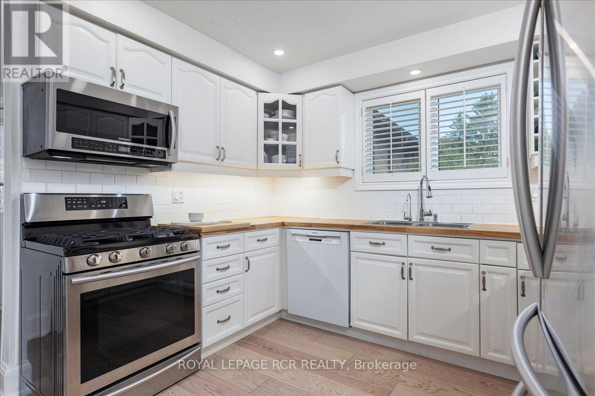 501 Samuel Harper Court, East Gwillimbury, Ontario  L0G 1M0 - Photo 12 - N12460746