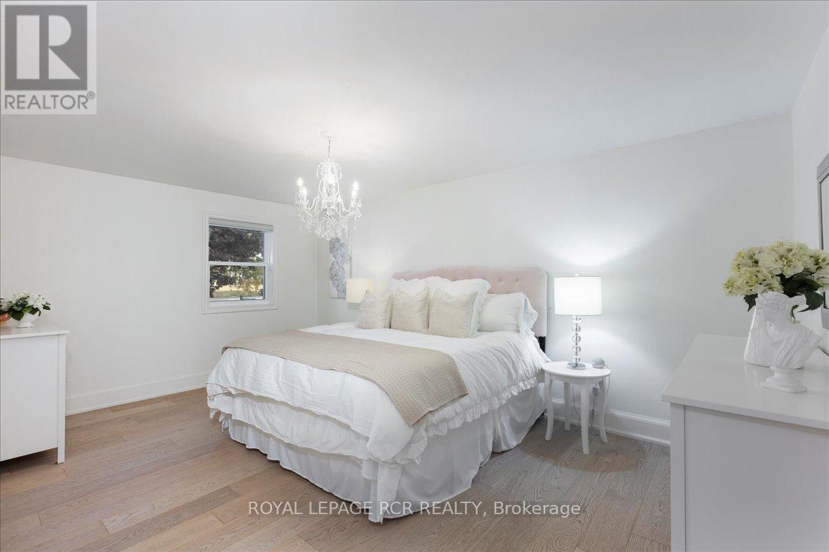 501 Samuel Harper Court, East Gwillimbury, Ontario  L0G 1M0 - Photo 18 - N12460746