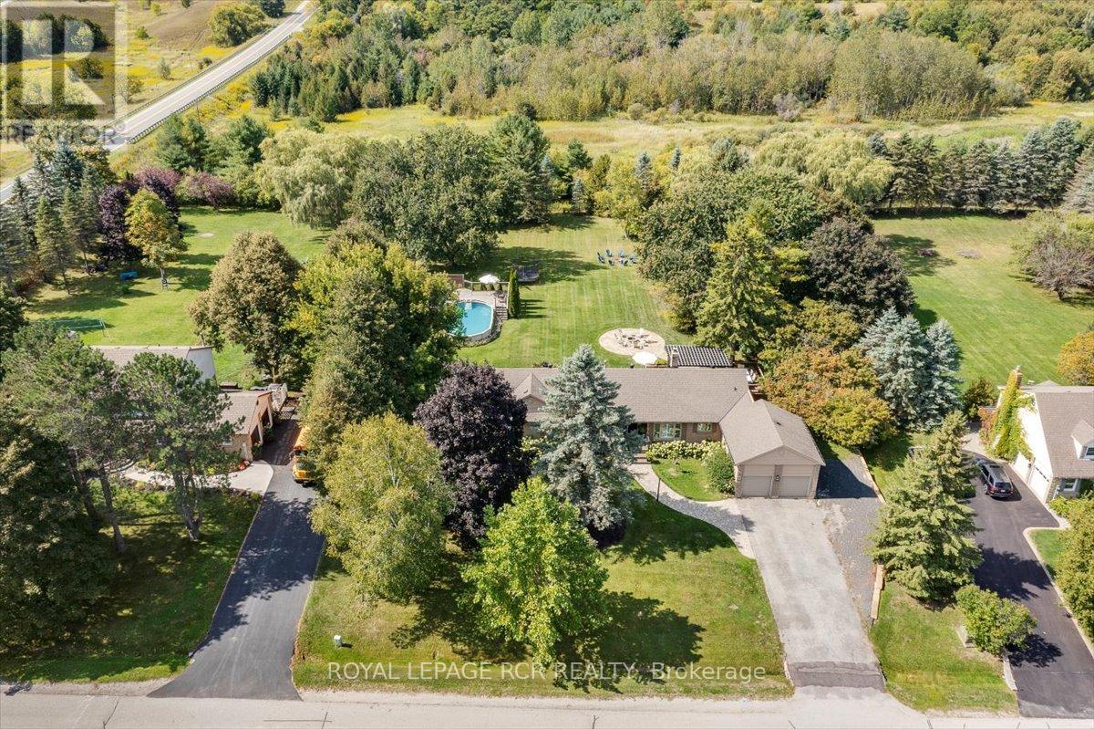 501 Samuel Harper Court, East Gwillimbury, Ontario  L0G 1M0 - Photo 2 - N12460746
