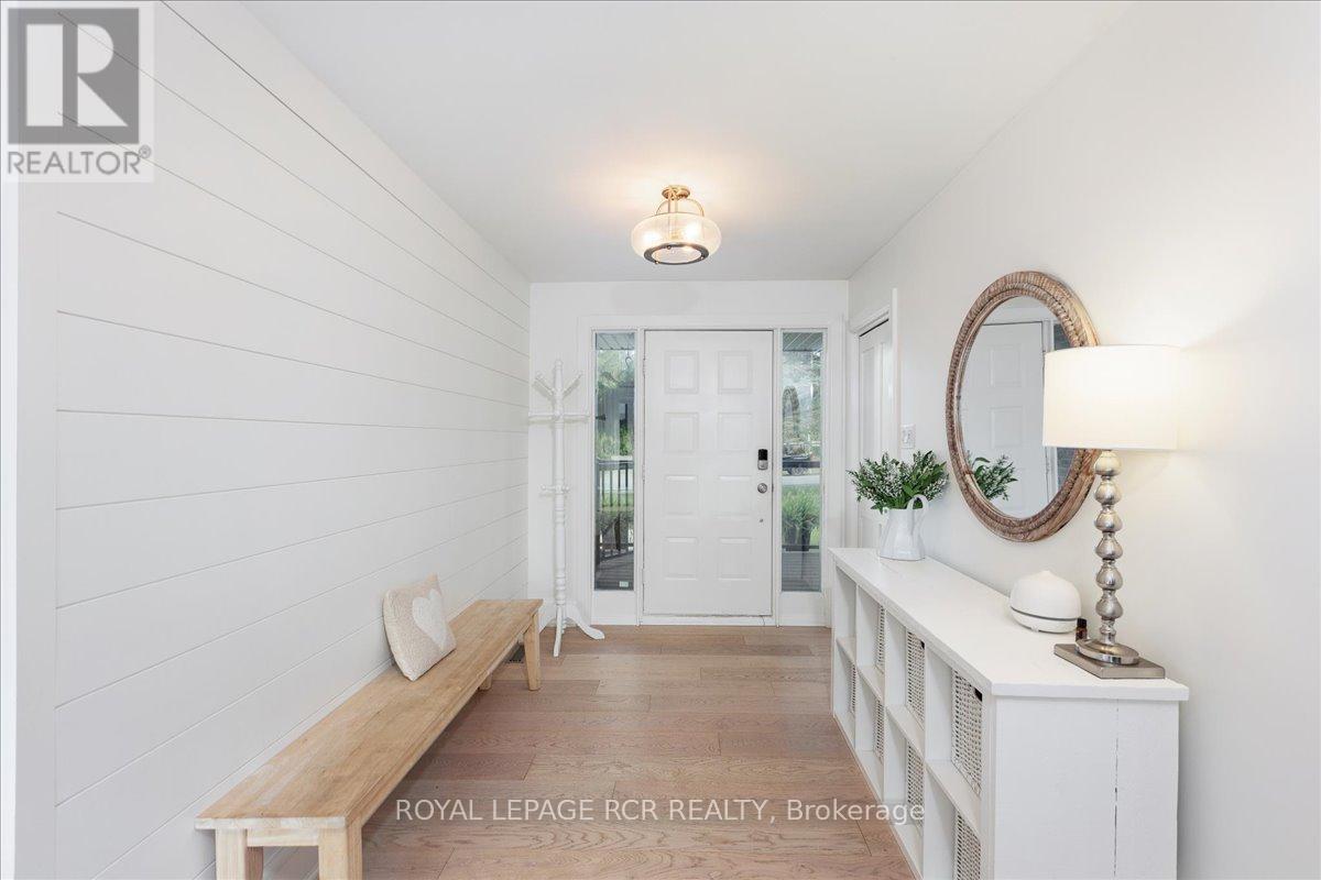 501 Samuel Harper Court, East Gwillimbury, Ontario  L0G 1M0 - Photo 7 - N12460746