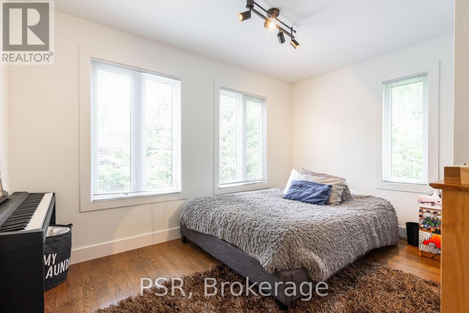 1694 Edgewood Avenue, Innisfil, Ontario  L9S 4M3 - Photo 21 - N12460747