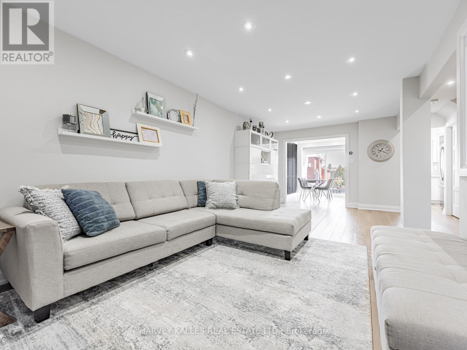 106 Bay Hill Drive, Vaughan, Ontario  L4K 1G9 - Photo 5 - N12460751