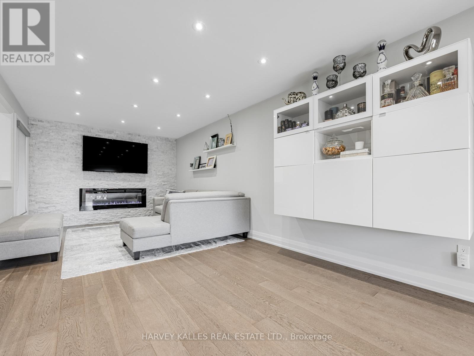 106 Bay Hill Drive, Vaughan, Ontario  L4K 1G9 - Photo 7 - N12460751