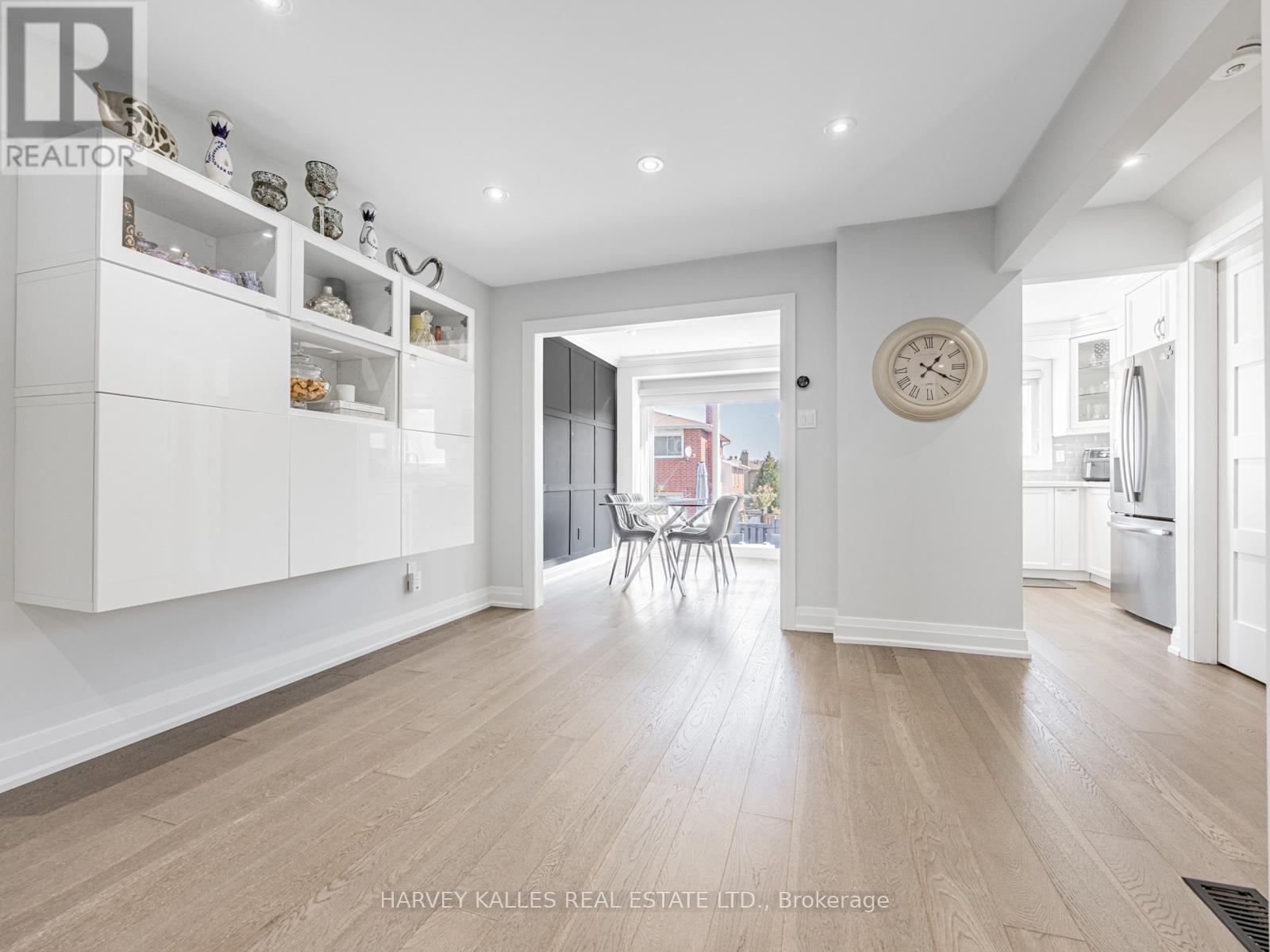 106 Bay Hill Drive, Vaughan, Ontario  L4K 1G9 - Photo 8 - N12460751