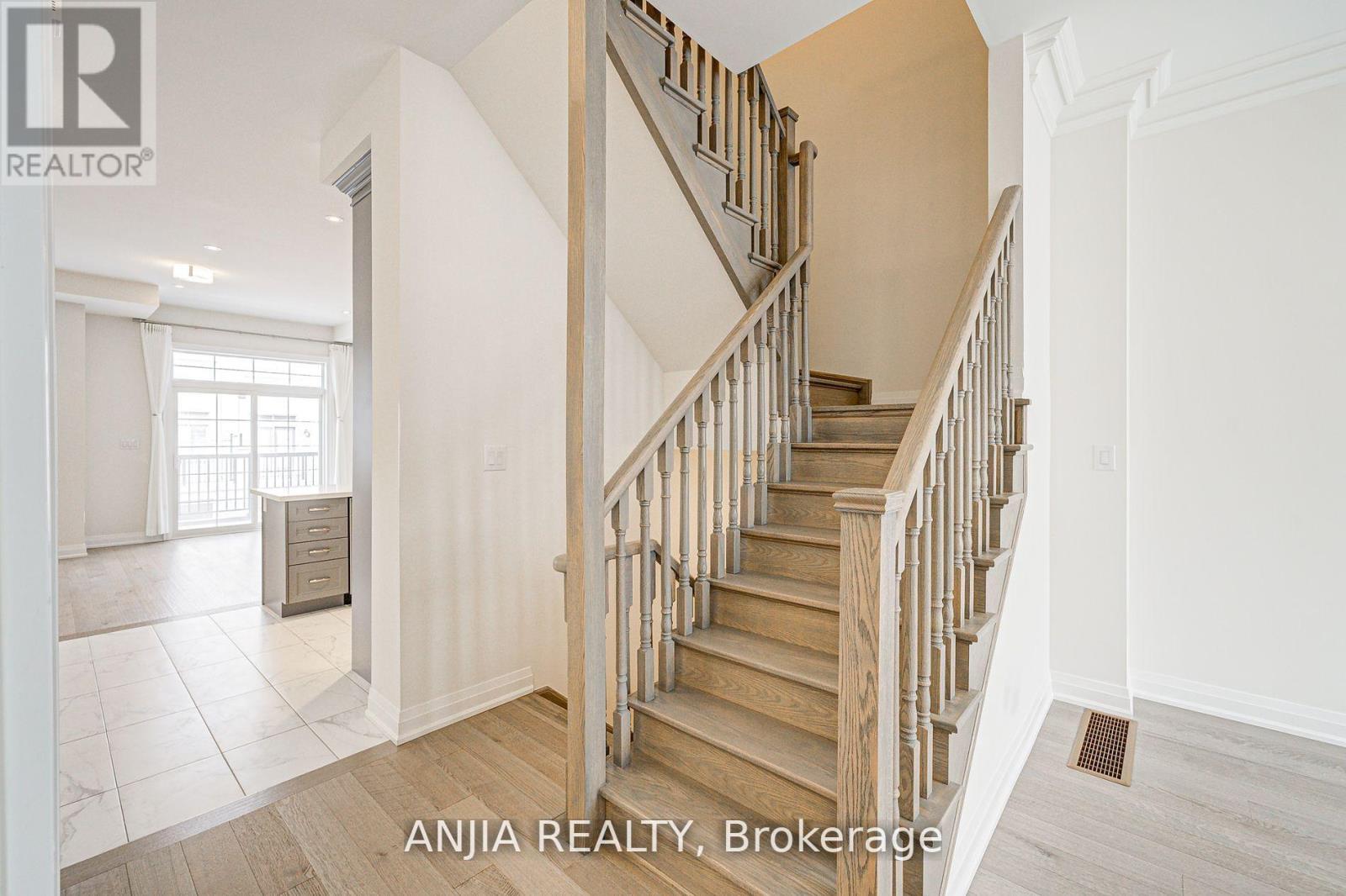 7 Bright Terrace Way E, Markham, Ontario  L6C 3L5 - Photo 22 - N12460758