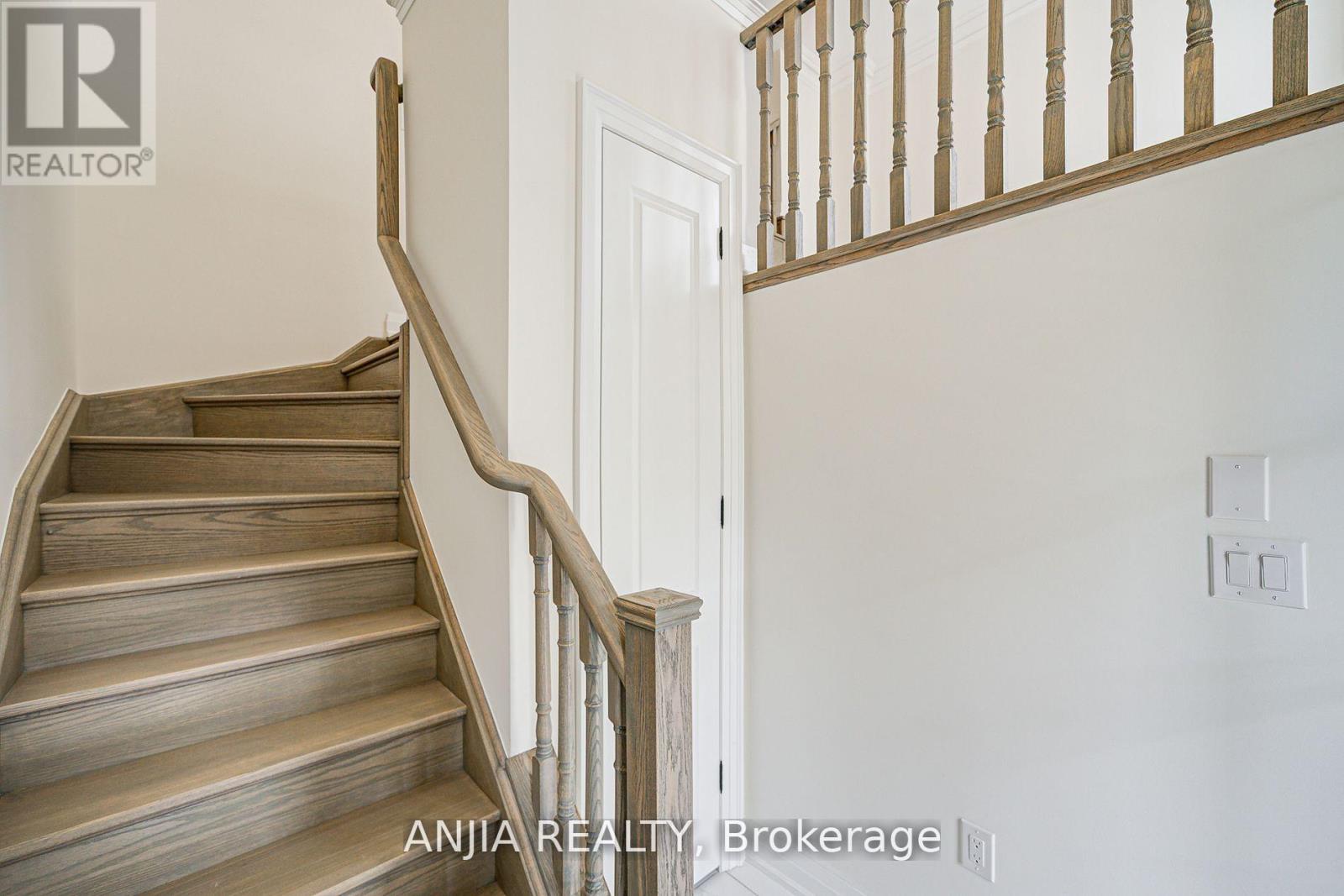 7 Bright Terrace Way E, Markham, Ontario  L6C 3L5 - Photo 8 - N12460758