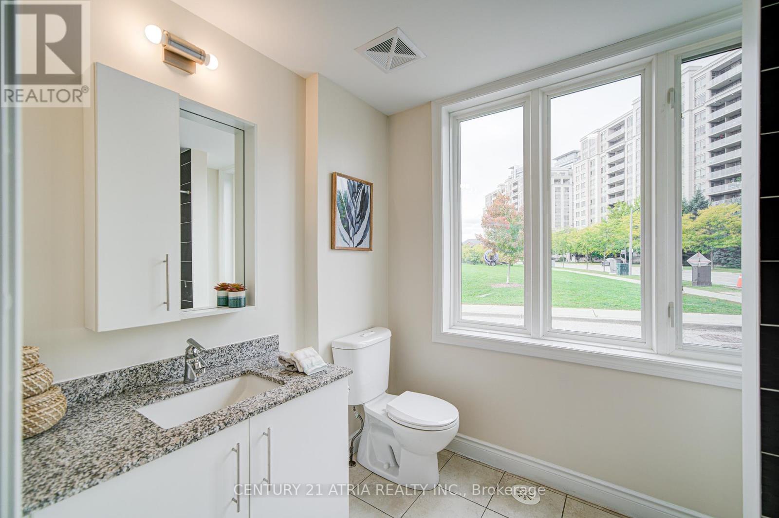 215 South Park Road, Markham, Ontario  L3T 0B6 - Photo 10 - N12460762