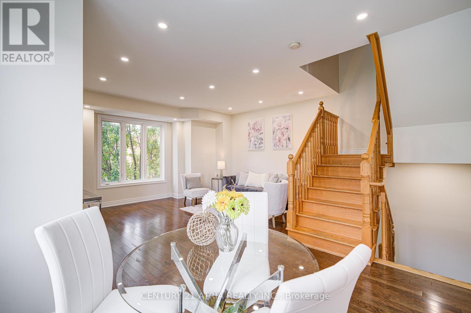 215 South Park Road, Markham, Ontario  L3T 0B6 - Photo 13 - N12460762