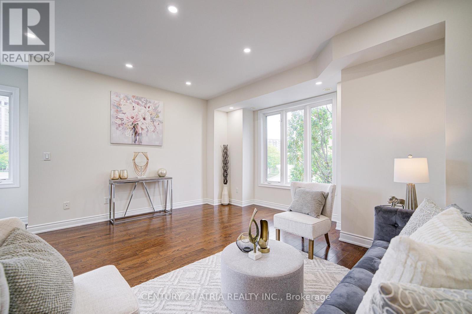 215 South Park Road, Markham, Ontario  L3T 0B6 - Photo 18 - N12460762